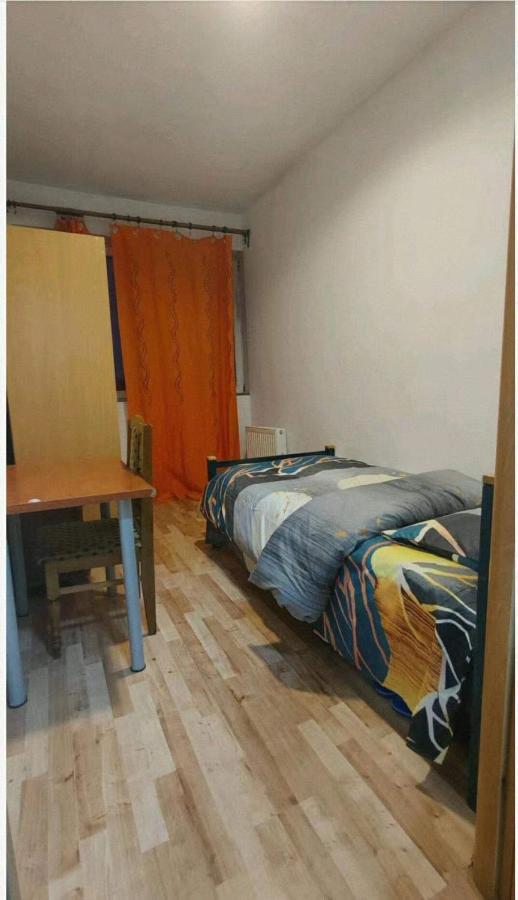 Bed and Breakfast La Madriguera Raszyn Exterior foto